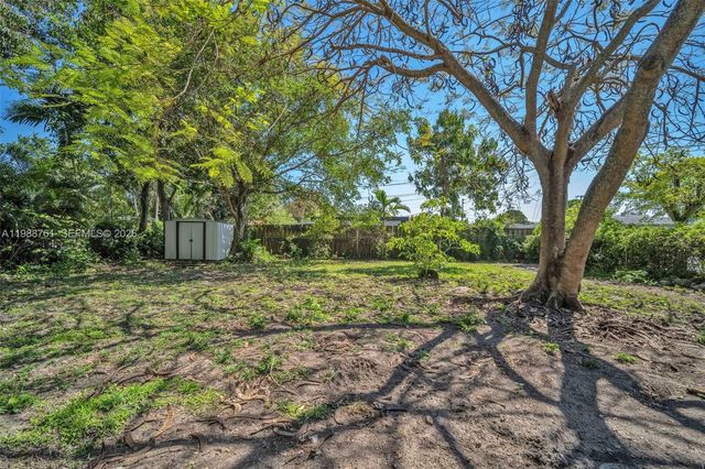 1300 NE 137th St, North Miami, FL 33161