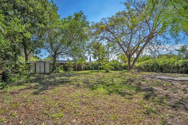 1300 NE 137th St, North Miami, FL 33161