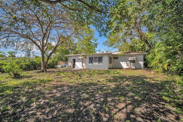 1300 NE 137th St, North Miami, FL 33161