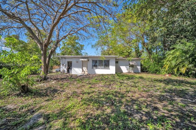 1300 NE 137th St, North Miami, FL 33161