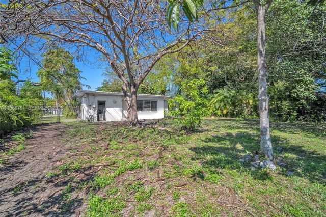 1300 NE 137th St, North Miami, FL 33161