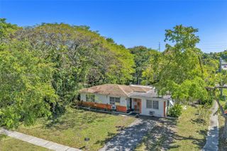 1300 NE 137th St, North Miami, FL 33161