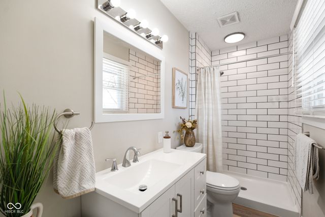 1979 W Gordon Road, Mooresville, IN 46158