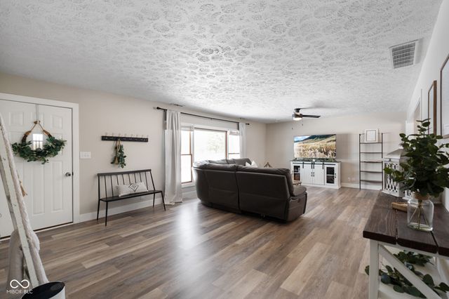 1979 W Gordon Road, Mooresville, IN 46158