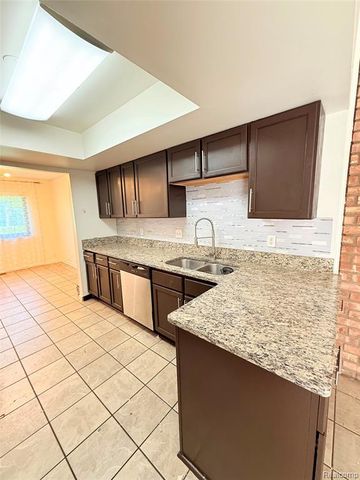 2910 Moon Lake Drive, West Bloomfield, MI 48323