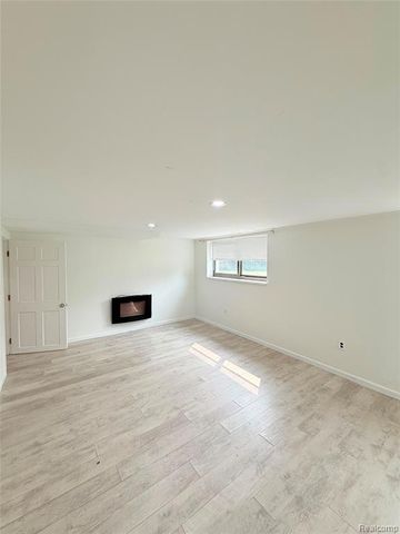 2910 Moon Lake Drive, West Bloomfield, MI 48323