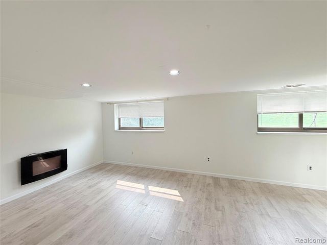 2910 Moon Lake Drive, West Bloomfield, MI 48323