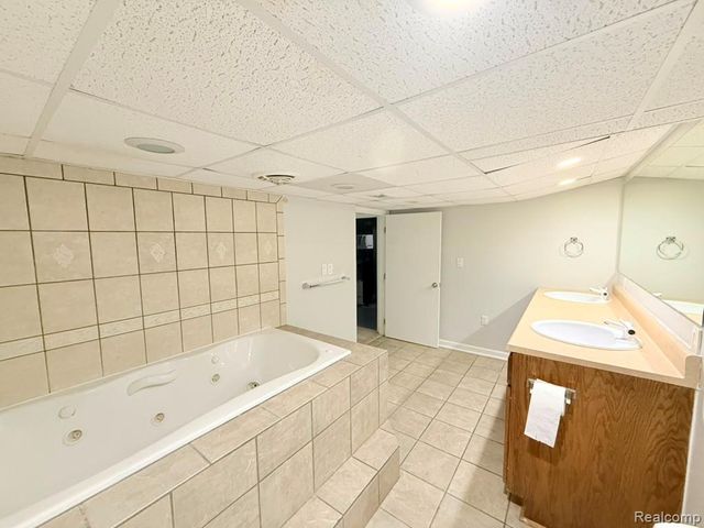 2910 Moon Lake Drive, West Bloomfield, MI 48323