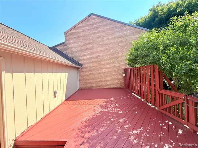 2910 Moon Lake Drive, West Bloomfield, MI 48323