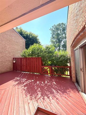 2910 Moon Lake Drive, West Bloomfield, MI 48323