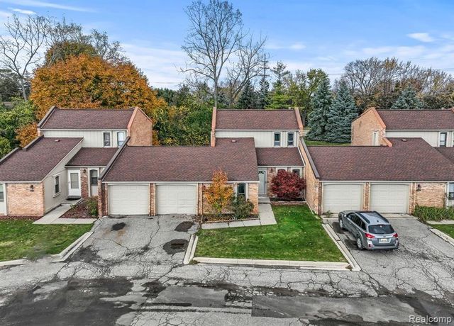 2910 Moon Lake Drive, West Bloomfield, MI 48323
