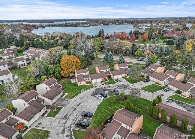2910 Moon Lake Drive, West Bloomfield, MI 48323