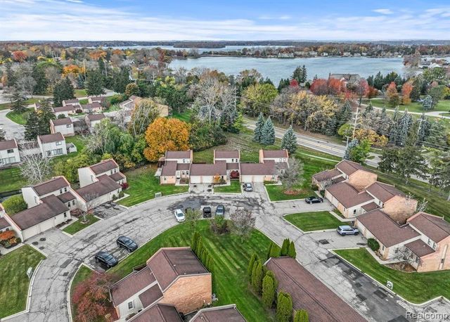 2910 Moon Lake Drive, West Bloomfield, MI 48323