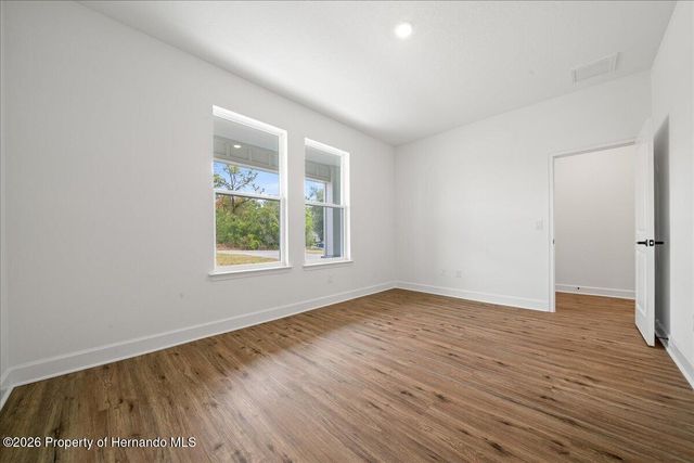 10325 Dotted Wren Avenue, Weeki Wachee, FL 34613