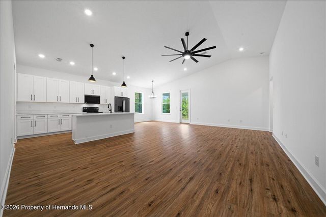 10325 Dotted Wren Avenue, Weeki Wachee, FL 34613