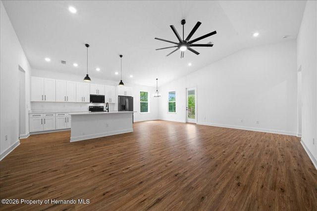 10325 Dotted Wren Avenue, Weeki Wachee, FL 34613