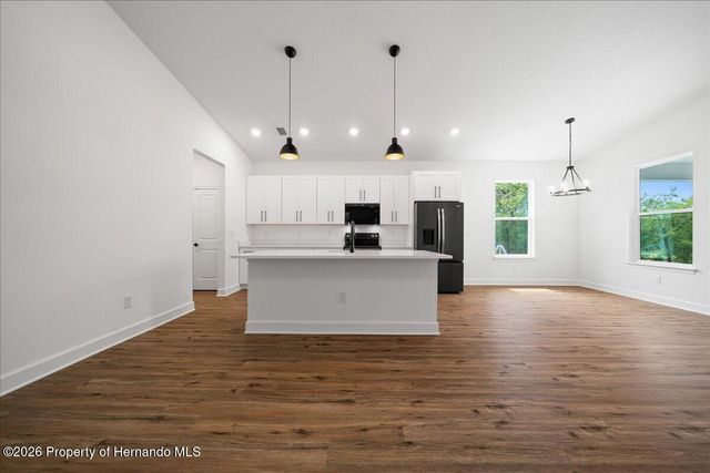 10325 Dotted Wren Avenue, Weeki Wachee, FL 34613