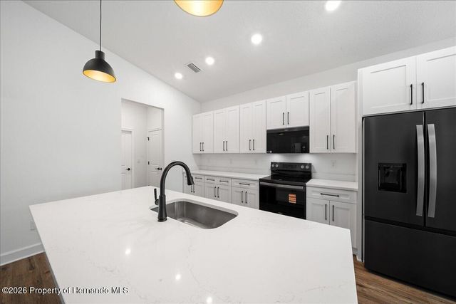 10325 Dotted Wren Avenue, Weeki Wachee, FL 34613