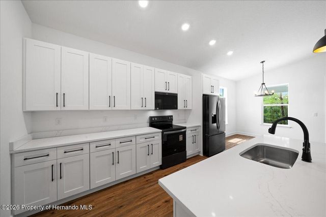 10325 Dotted Wren Avenue, Weeki Wachee, FL 34613