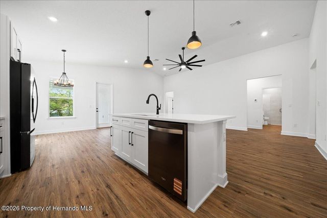 10325 Dotted Wren Avenue, Weeki Wachee, FL 34613