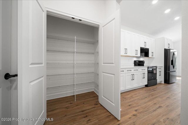 10325 Dotted Wren Avenue, Weeki Wachee, FL 34613