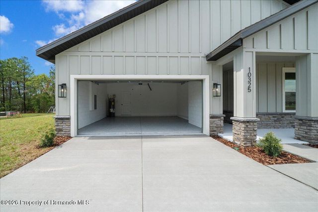 10325 Dotted Wren Avenue, Weeki Wachee, FL 34613