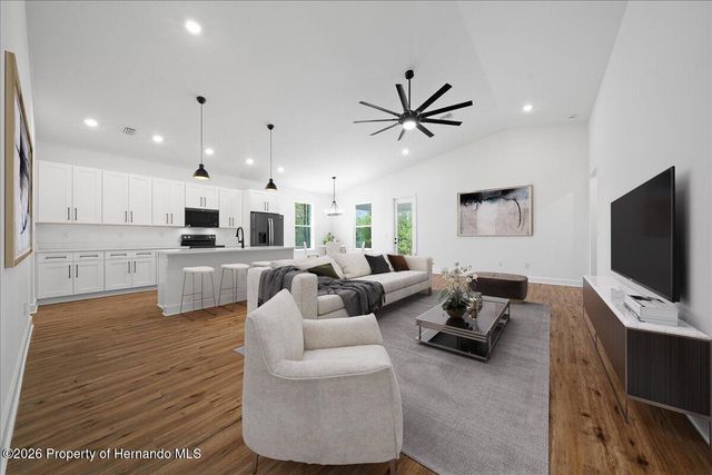 10325 Dotted Wren Avenue, Weeki Wachee, FL 34613