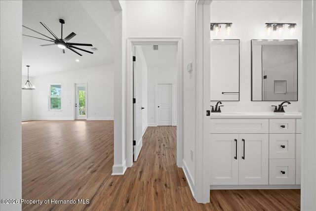 10325 Dotted Wren Avenue, Weeki Wachee, FL 34613