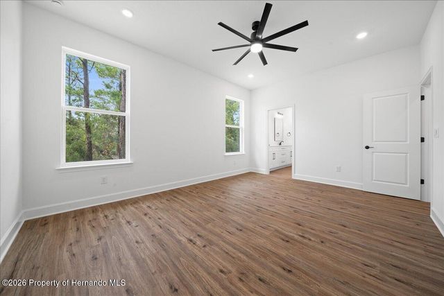 10325 Dotted Wren Avenue, Weeki Wachee, FL 34613