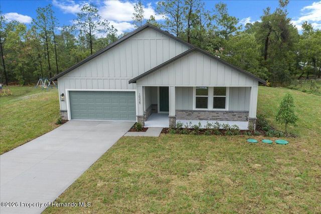 10325 Dotted Wren Avenue, Weeki Wachee, FL 34613