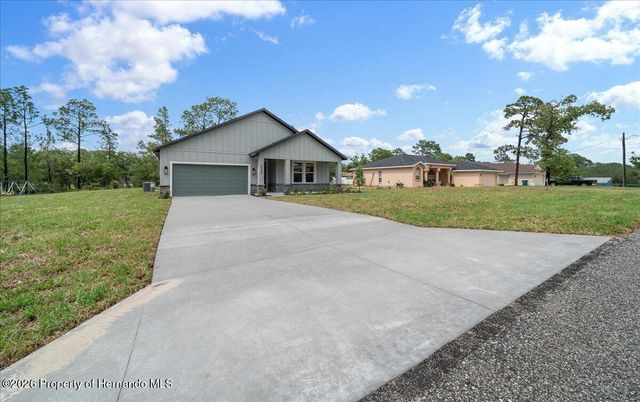 10325 Dotted Wren Avenue, Weeki Wachee, FL 34613