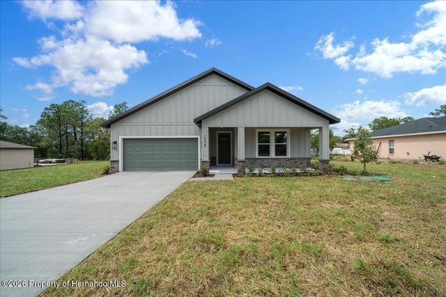 10325 Dotted Wren Avenue, Weeki Wachee, FL 34613