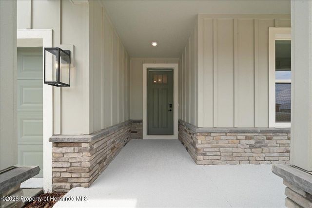 10325 Dotted Wren Avenue, Weeki Wachee, FL 34613