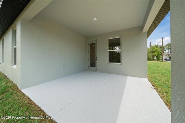 10325 Dotted Wren Avenue, Weeki Wachee, FL 34613