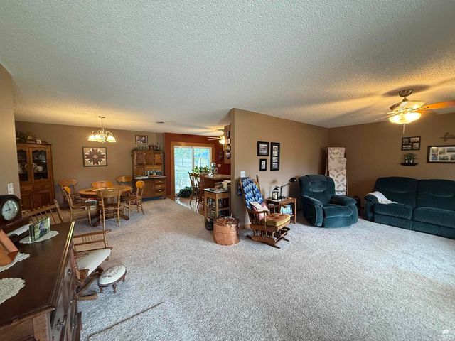 3851 Fox Ridge Drive, Manhattan, KS 66502