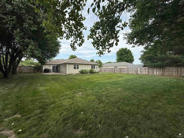 3851 Fox Ridge Drive, Manhattan, KS 66502