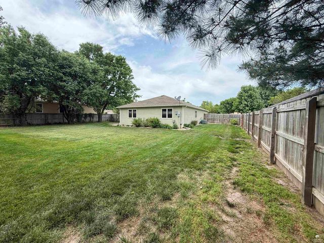 3851 Fox Ridge Drive, Manhattan, KS 66502