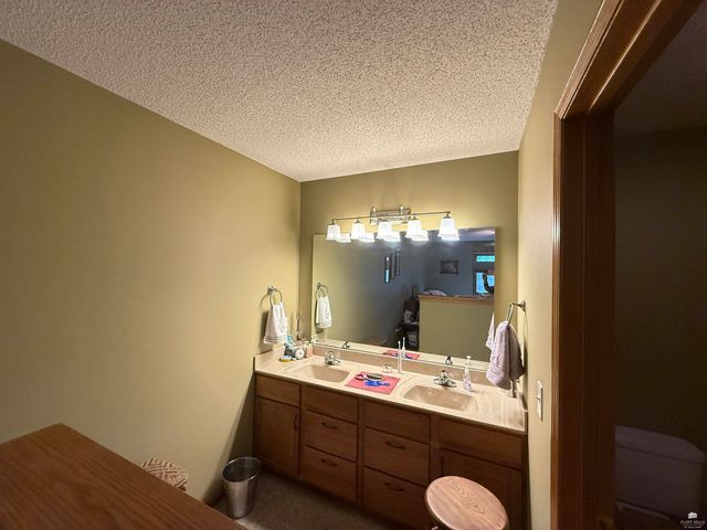 3851 Fox Ridge Drive, Manhattan, KS 66502