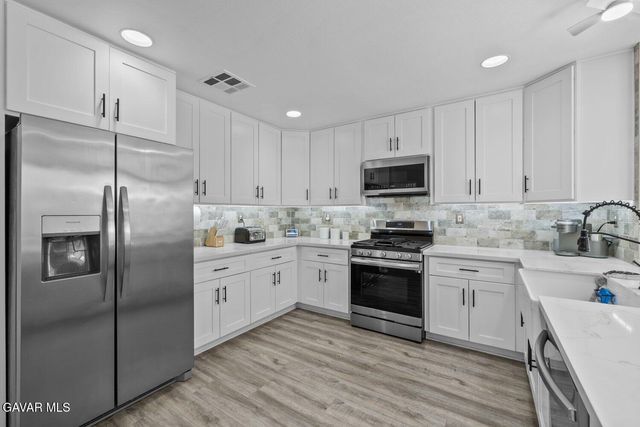 3022 Fairgreen Ln Lane, Palmdale, CA 93551
