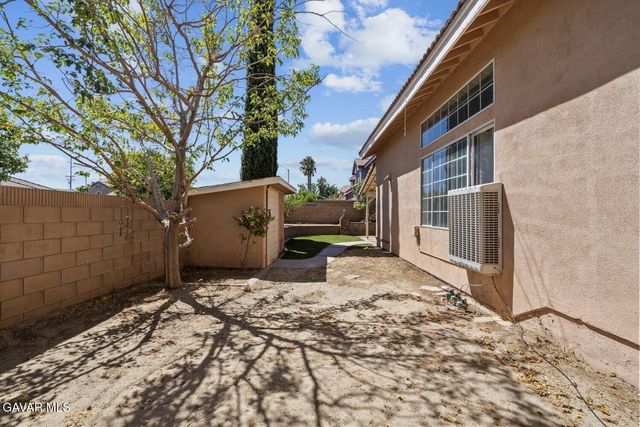 3022 Fairgreen Ln Lane, Palmdale, CA 93551