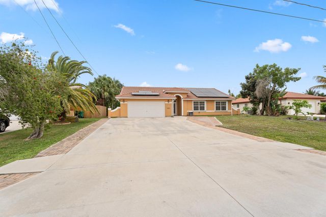 152 NE Twylite Terrace, Port St Lucie, FL 34983
