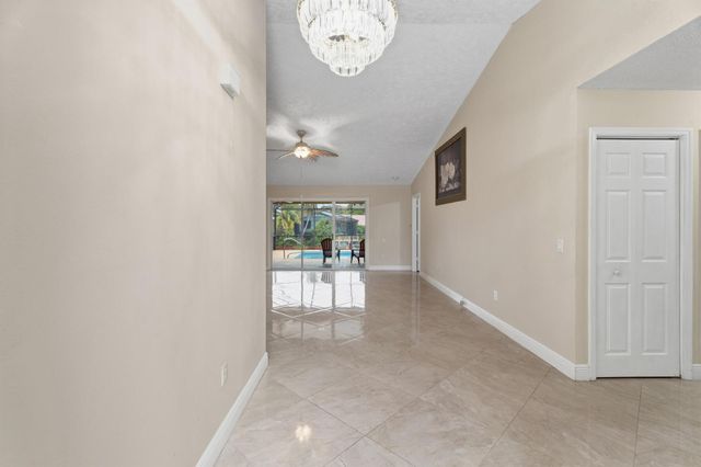 152 NE Twylite Terrace, Port St Lucie, FL 34983