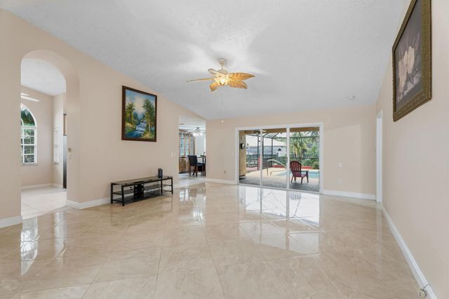 152 NE Twylite Terrace, Port St Lucie, FL 34983