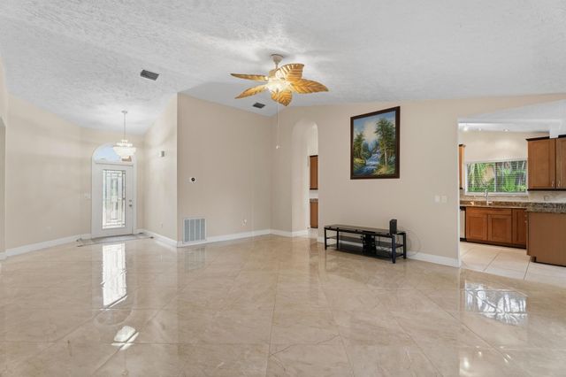 152 NE Twylite Terrace, Port St Lucie, FL 34983