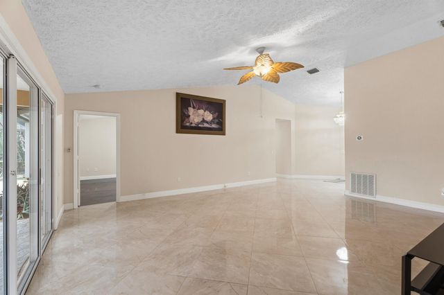 152 NE Twylite Terrace, Port St Lucie, FL 34983