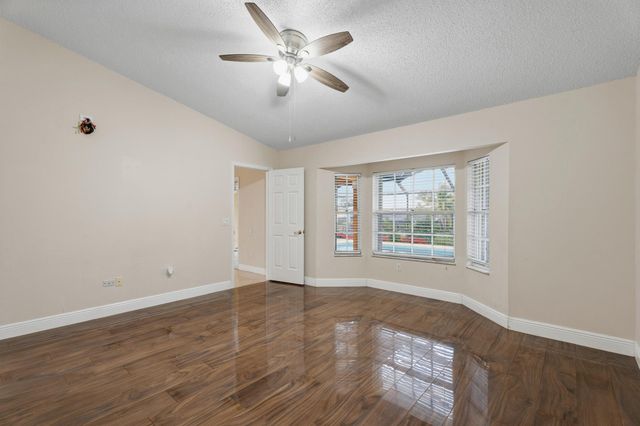 152 NE Twylite Terrace, Port St Lucie, FL 34983