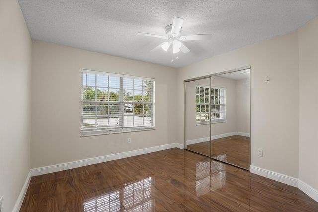 152 NE Twylite Terrace, Port St Lucie, FL 34983