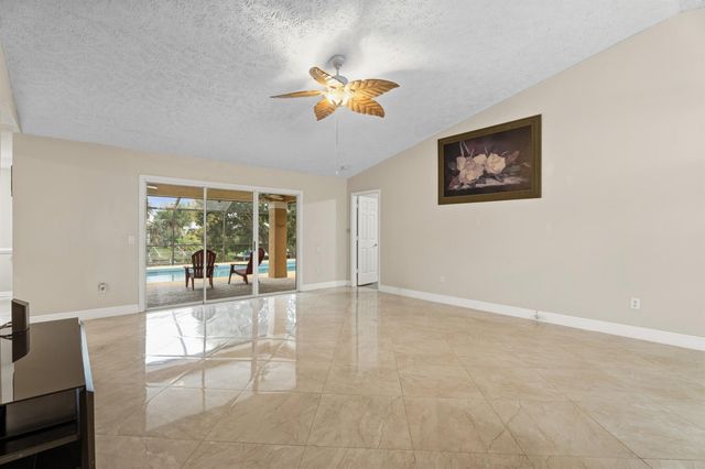 152 NE Twylite Terrace, Port St Lucie, FL 34983
