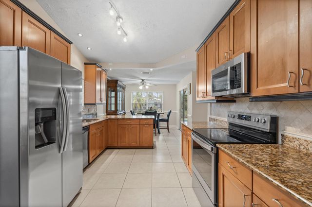 152 NE Twylite Terrace, Port St Lucie, FL 34983