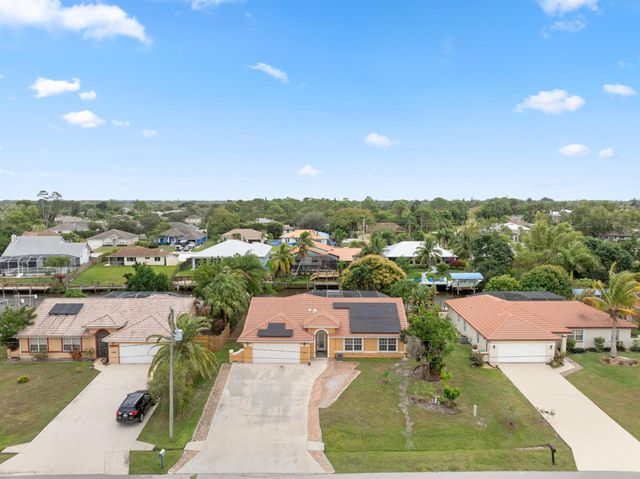 152 NE Twylite Terrace, Port St Lucie, FL 34983